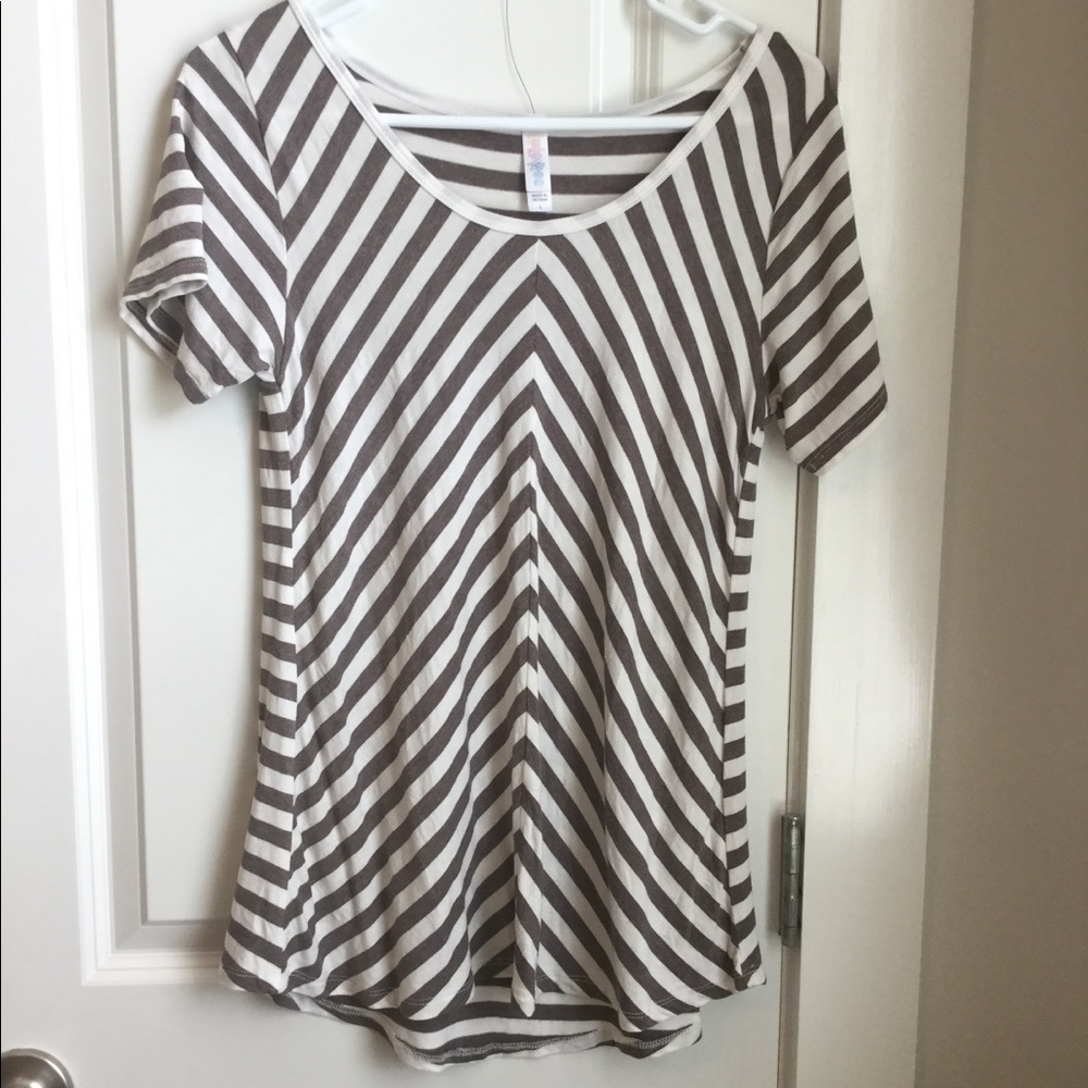 Lularoe Classic Tee. NWOT. Small